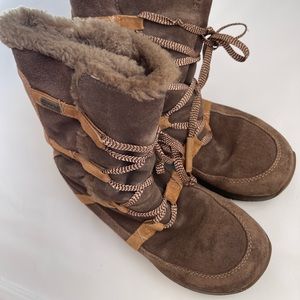 ULU waterproof winter boots extremely warm on the inside great thick sole 7